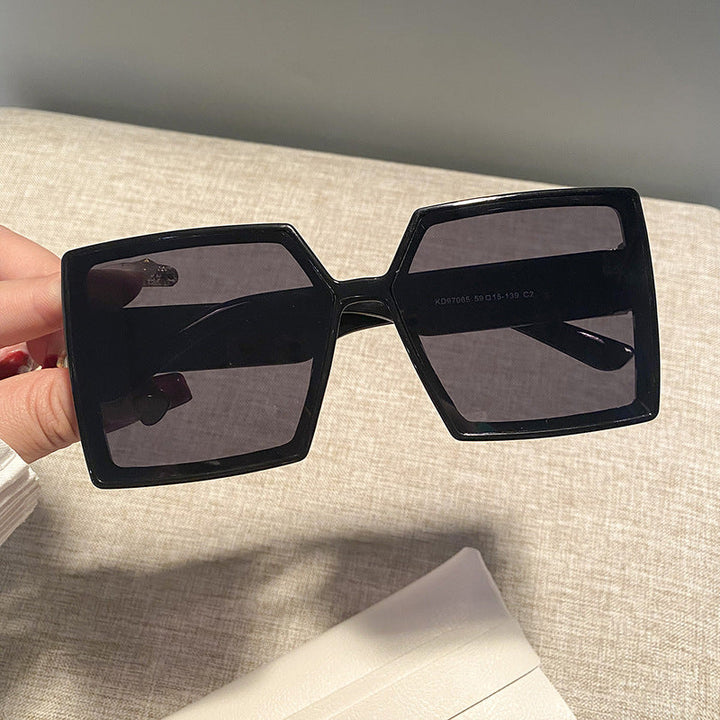 Women's square sunglasses with a sturdy frame and stylish design Kalsten