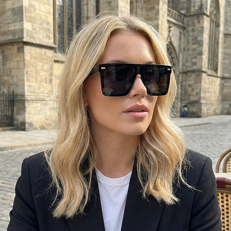 Women's Sporty Oversized Sunglasses with Modern Frame Kalsten