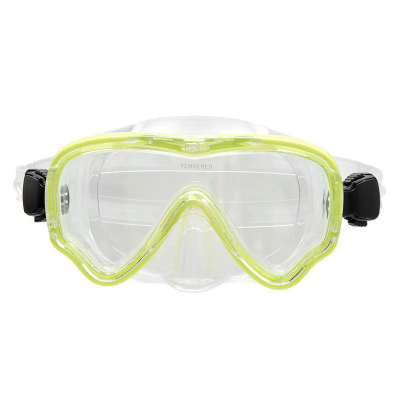 Diving mask with curved field of view and flexible silicone frame Kalsten