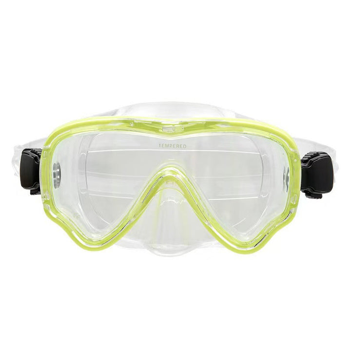 Diving mask with curved field of view and flexible silicone frame Kalsten