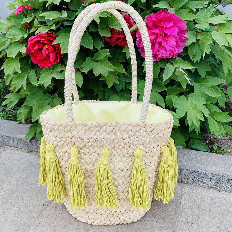 Trendy basket bag with tassels Kalsten