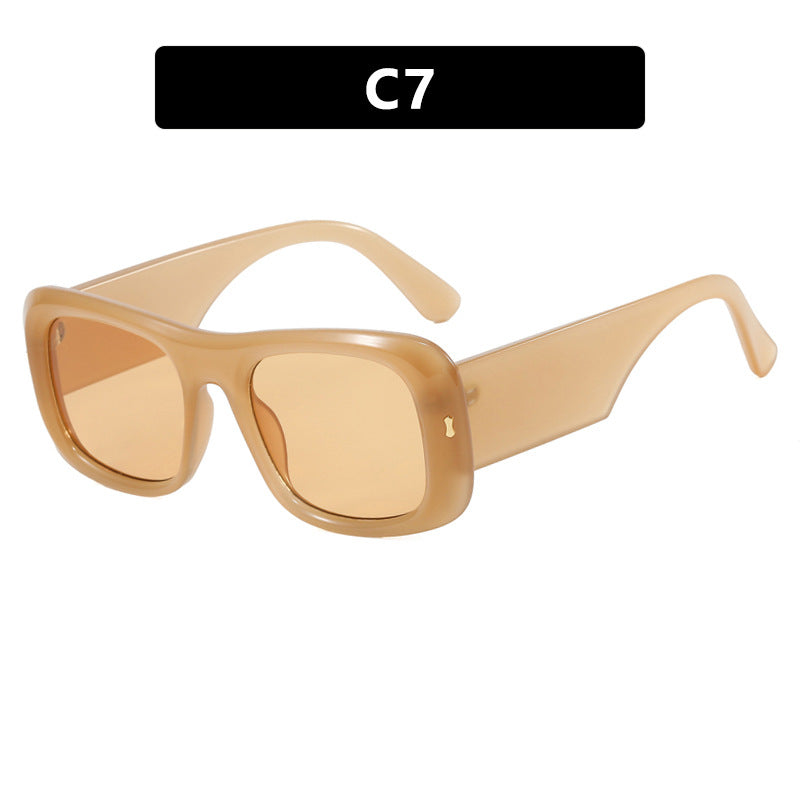 Women's square sunglasses with reflective protective lenses and modern frame construction Kalsten