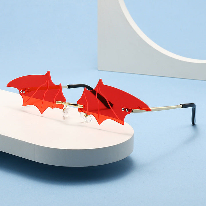 Women's creative and eye-catching sunglasses with bat design Kalsten