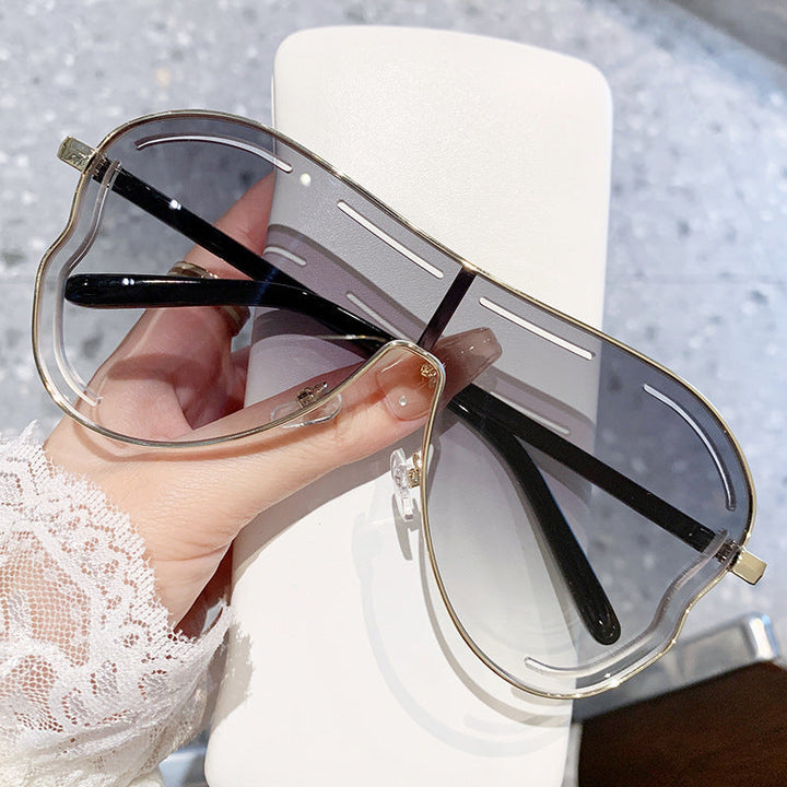 Women's sunglasses in modern shield design Kalsten