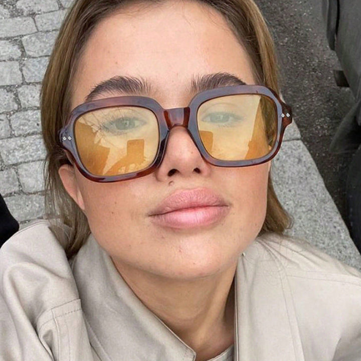 Ladies modern square sunglasses with wide frame and elegant design Kalsten