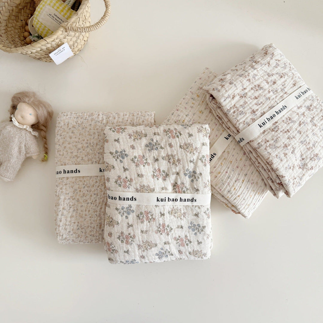 Unisex Cozy Muslin Blanket with Delicate Flower Pattern Kalsten