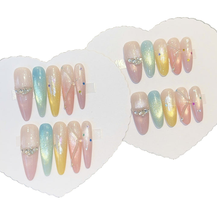 Artificial nails with shimmering effects and sparkling rhinestone details Kalsten