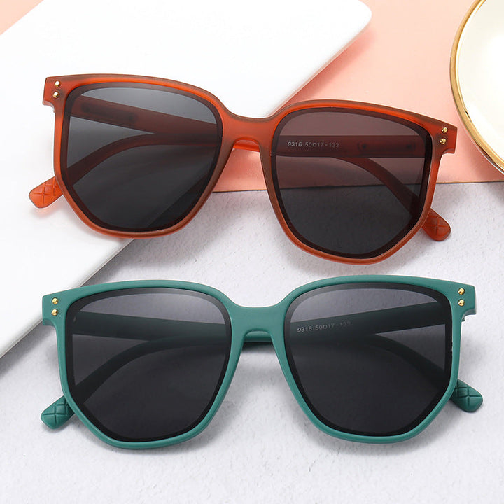 Women's Fashionable Oversized Sunglasses with Sturdy Plastic Frame Kalsten