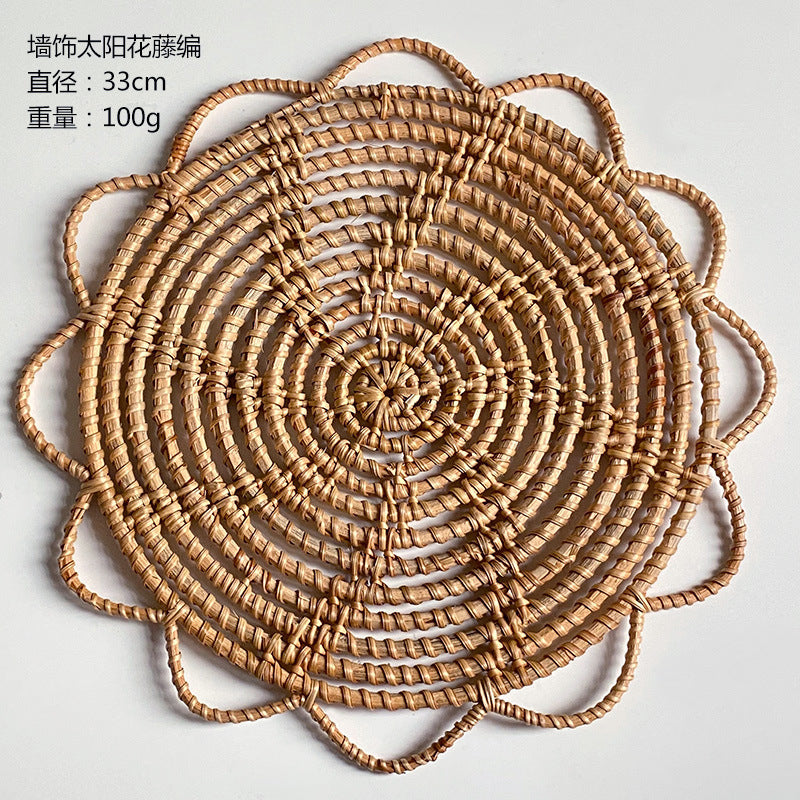 Ladies Elegant handcrafted rattan underlay Kalsten