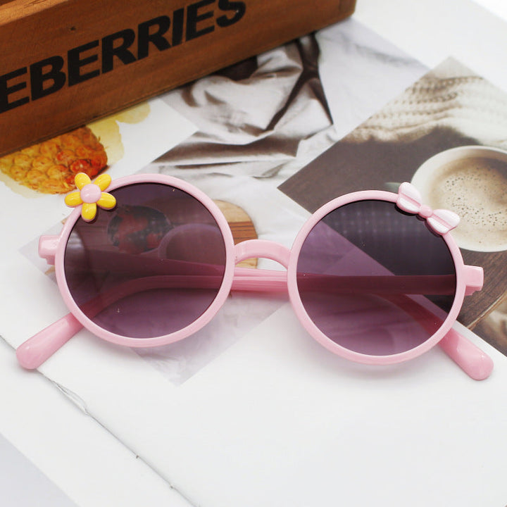 Ladies sunglasses with playful floral accents Kalsten