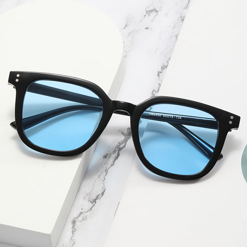 Ladies square designer glasses with thick frame and elegant profile Kalsten