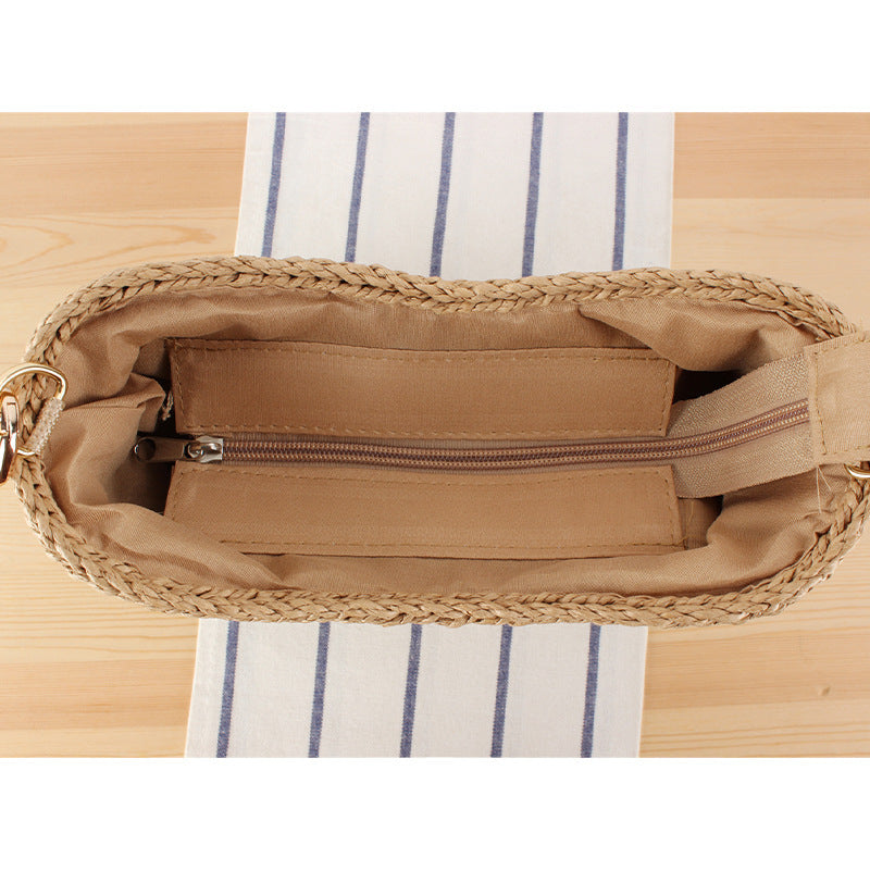 Stylish handbag made of woven natural material with exclusive chain accents Kalsten