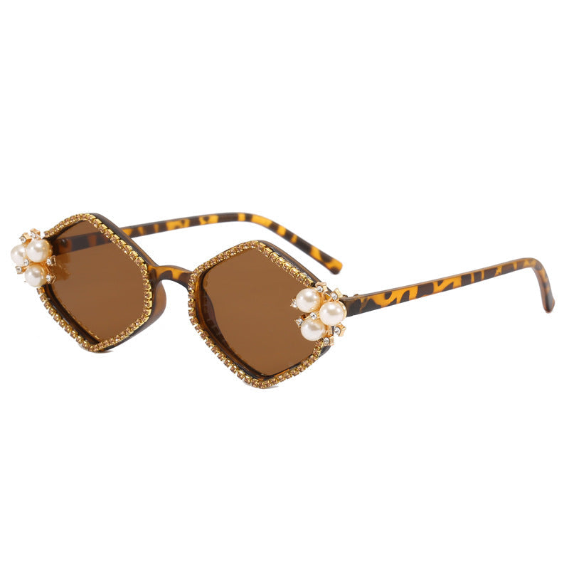Women's extravagant sunglasses with glamorous pearl details Kalsten