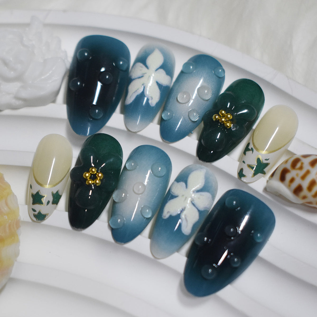 Decorative Press-On Nail Art with Floral Elements Acalora