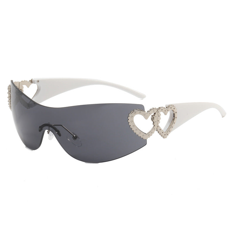 Ladies sporty sunglasses in trendy shield design with heart accents Kalsten