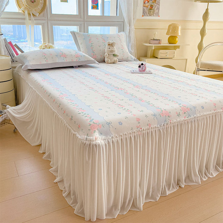 Women's elegant and decorative bedding throw set with cheerful floral pattern Kalsten