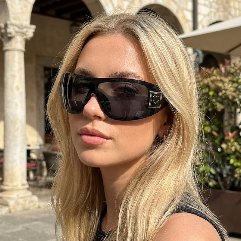 Women Sporty Sunglasses with Modern Design Kalsten