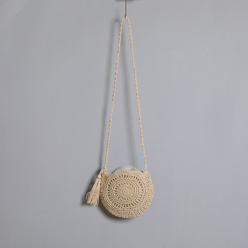 Round bag made of natural jute material with trendy fringe detail Kalsten
