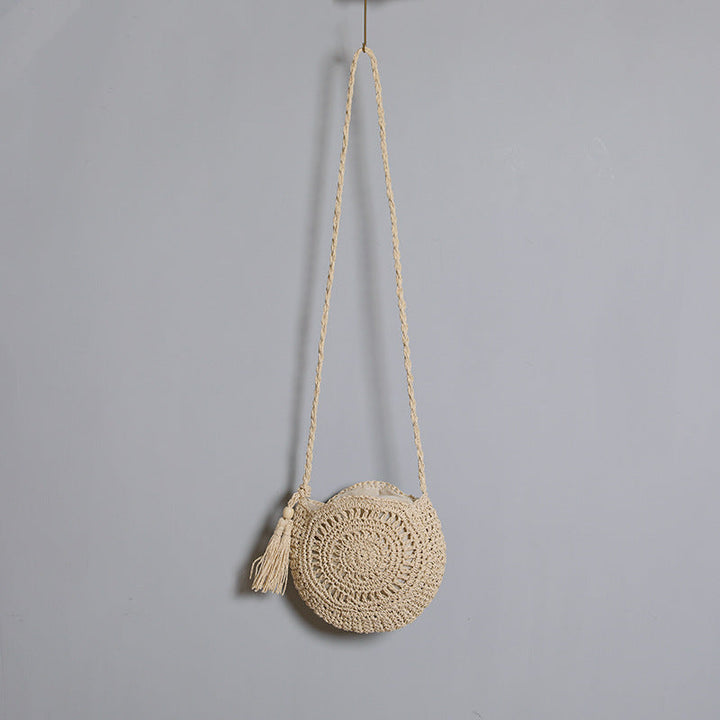 Round bag made of natural jute material with trendy fringe detail Kalsten