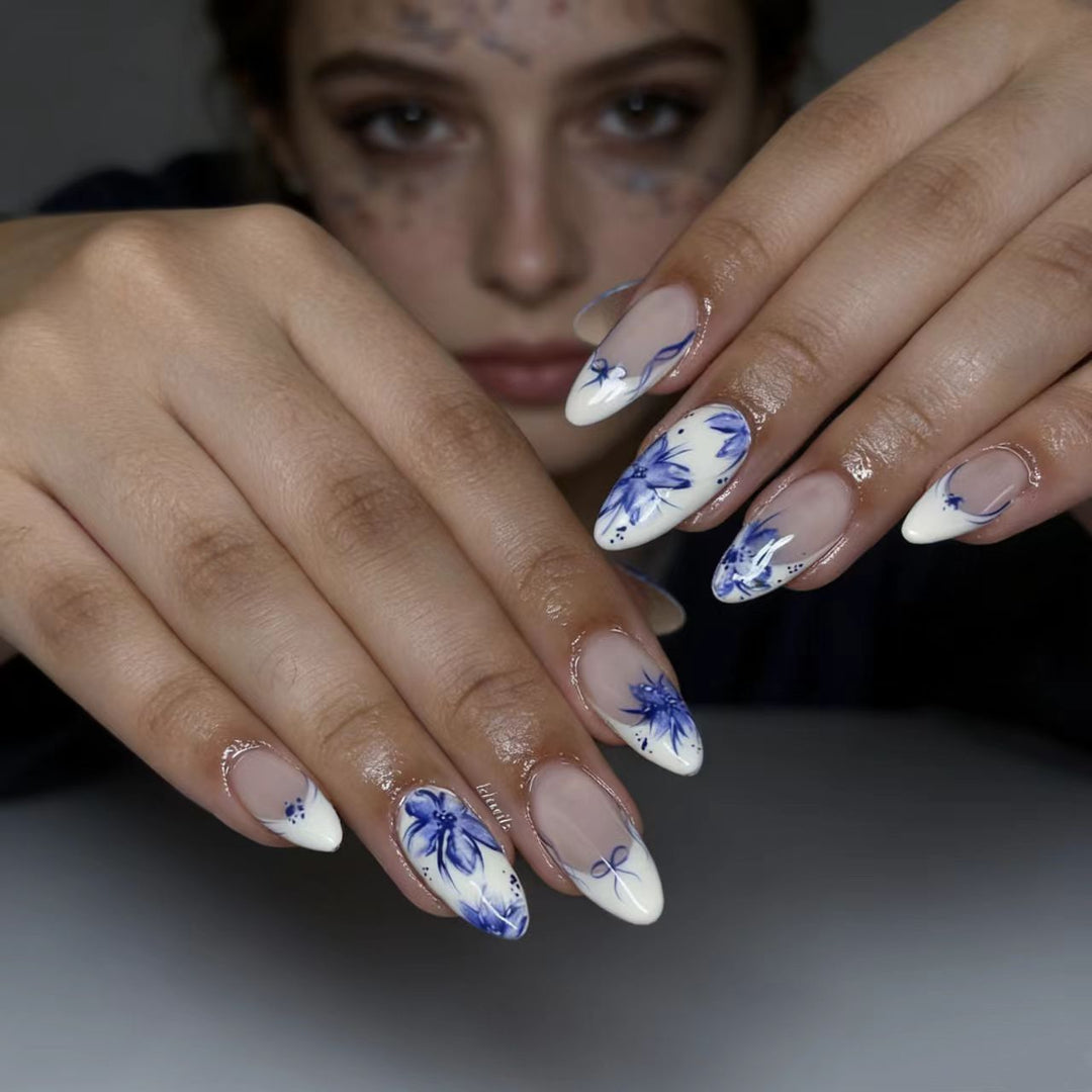 Artificial nails with floral pattern and elegant accents Kalsten