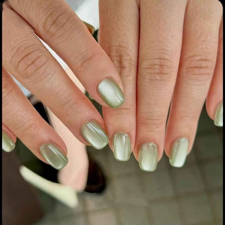 Artificial Nails in Modern, Elegant Design Kalsten