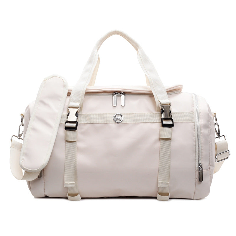 Sporty travel bag with adjustable shoulder strap and several compartments Kalsten
