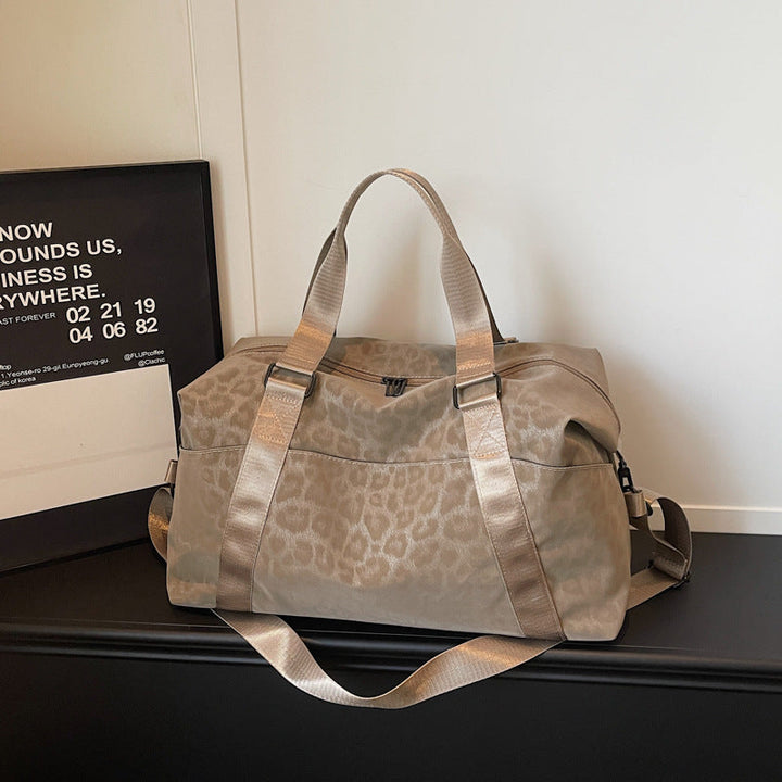 Sporty travel bag with structured upper material Kalsten