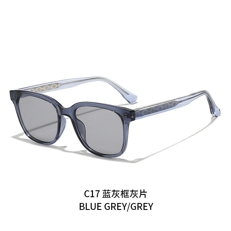 Women Retro-inspired Sunglasses with protected UV filter and sturdy frame Kalsten
