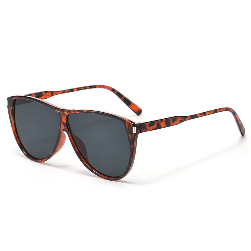 Ladies modern Cat-Eye sunglasses with protective UV filter and stylish frame Kalsten