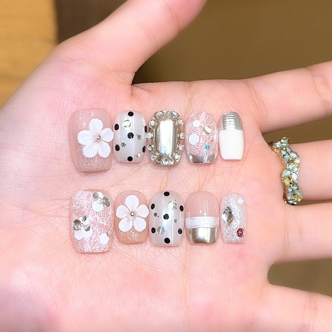 Creative artificial nails with elegant accents Kalsten