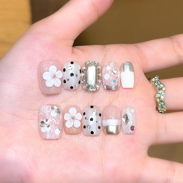Creative artificial nails with elegant accents Kalsten