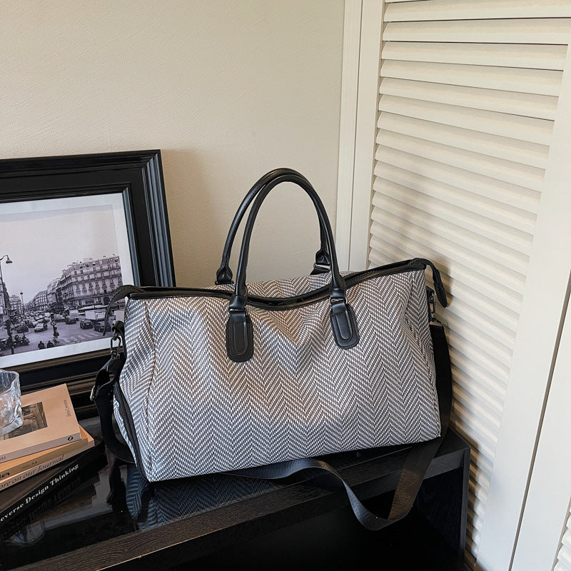 Elegant Travel Bag with Innovative Compartment Design Kalsten