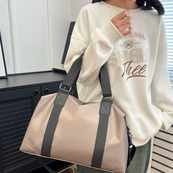 Athletic travel bag made of weather-resistant material with adjustable carrying handles Kalsten