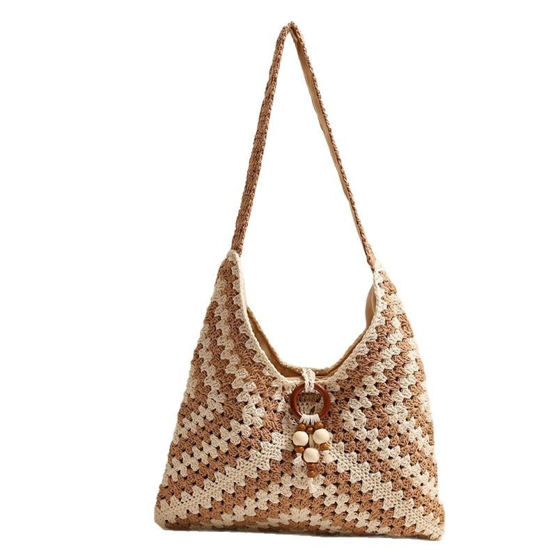 Handmade macrame shoulder bag with playful pendant Kalsten