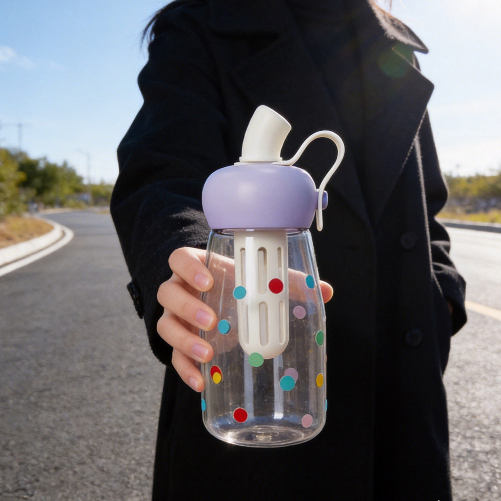 Women's water bottle with integrated fruit filter and practical carrying handle Kalsten