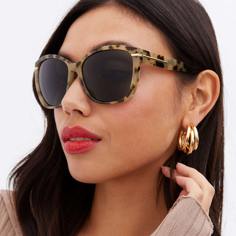 Women's oversized sunglasses with elegant plastic frame and protective UV filter Kalsten