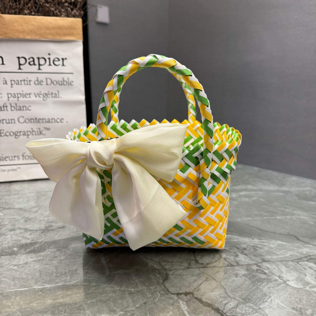 Playful basket bag with bow Acalora