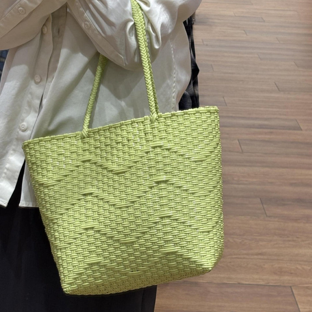 Hand-knotted tote bag with modern wave pattern Kalsten