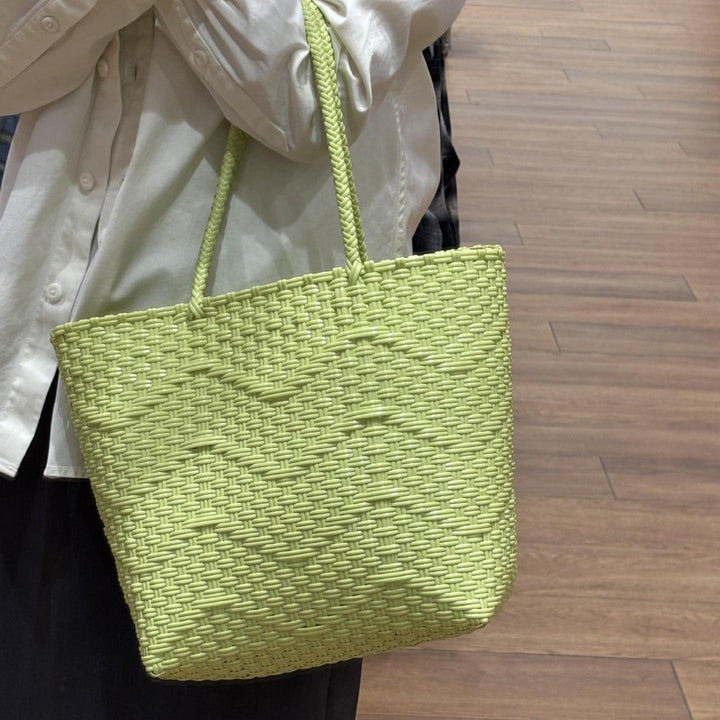 Hand-knotted tote bag with modern wave pattern Kalsten