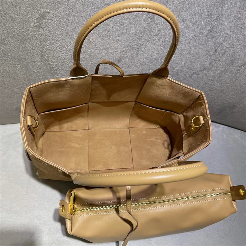 Elegant Structured Handbag Kalsten