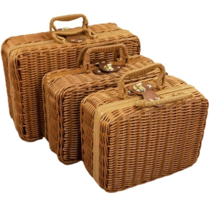 Women elegant handbag made of woven material Kalsten