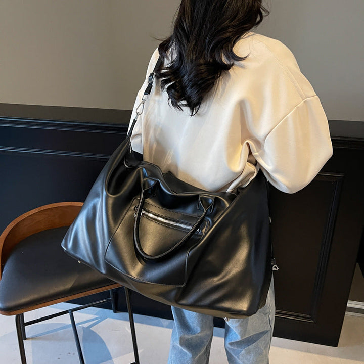 Stylish travel bag with robust design and adjustable shoulder strap Kalsten
