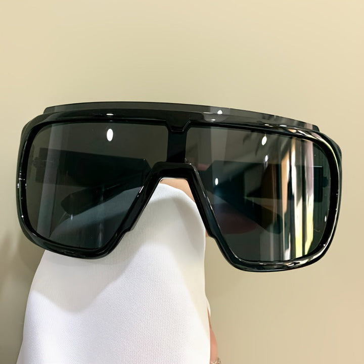 Women's sporty sunglasses with futuristic design and wide front Kalsten