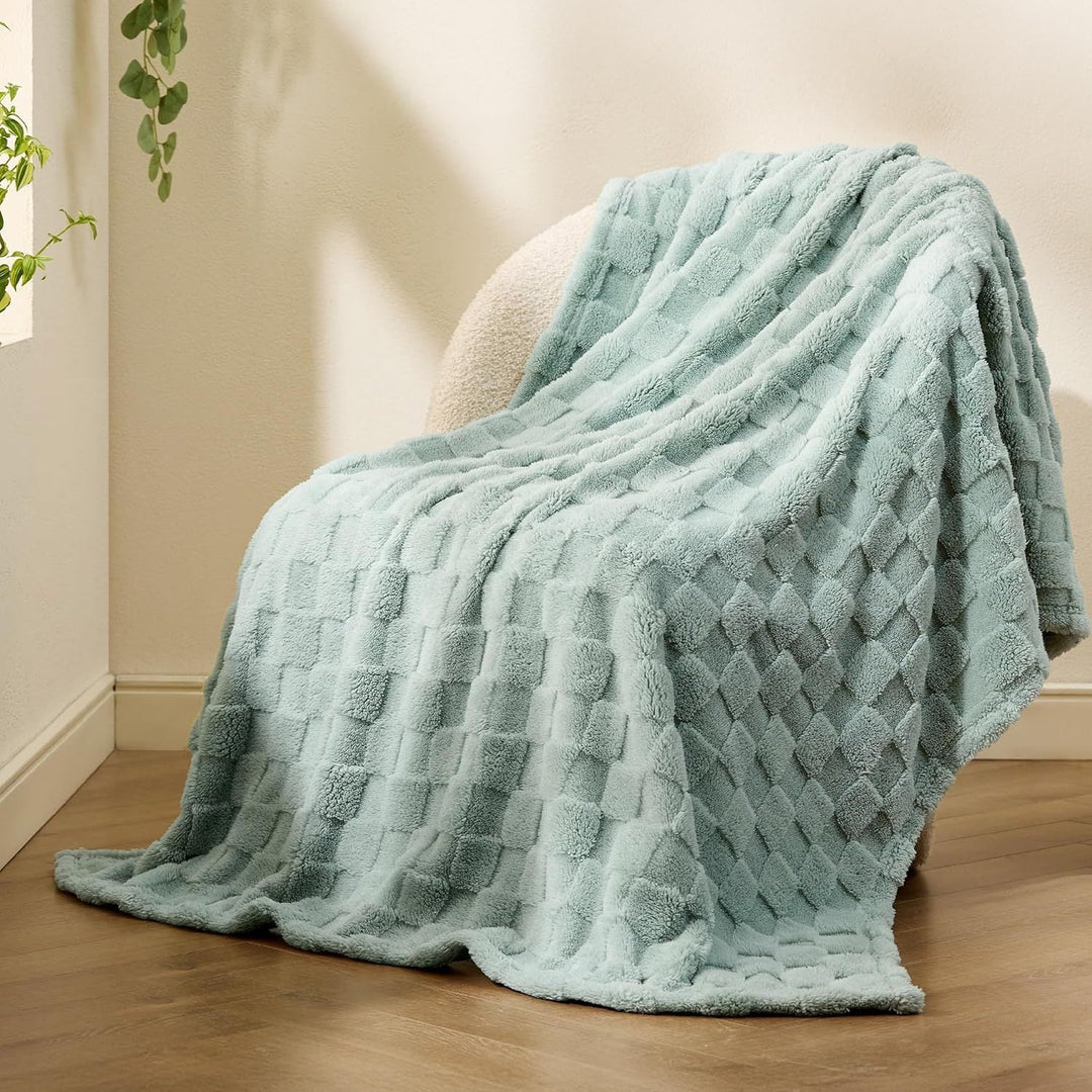 Reversible Cozy Fleece Blanket Kalsten