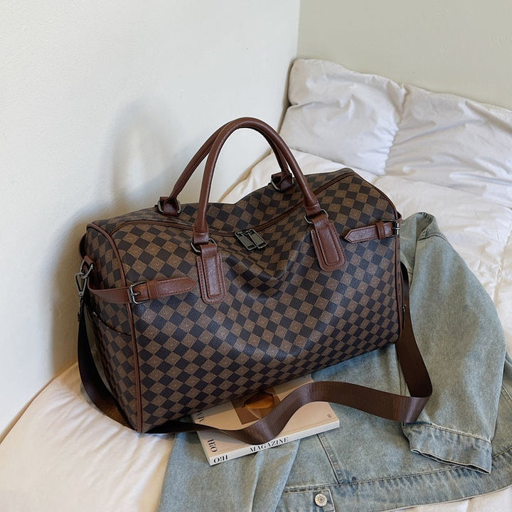 Sporty travel bag with multiple compartments and reinforced carrying handles Kalsten