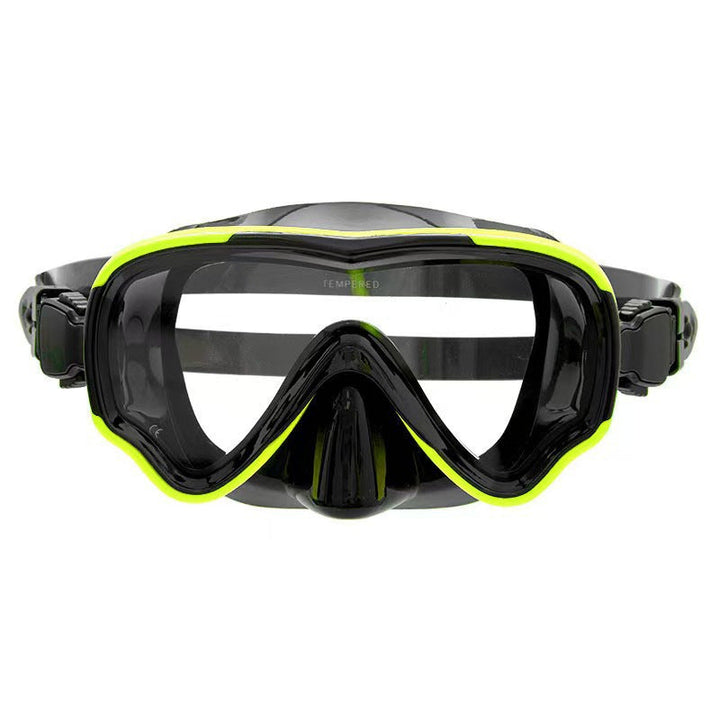 Diving mask with curved field of view and flexible silicone frame Kalsten