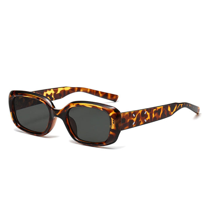 Ladies Retro-Inspired Sunglasses with Curved Frame Kalsten