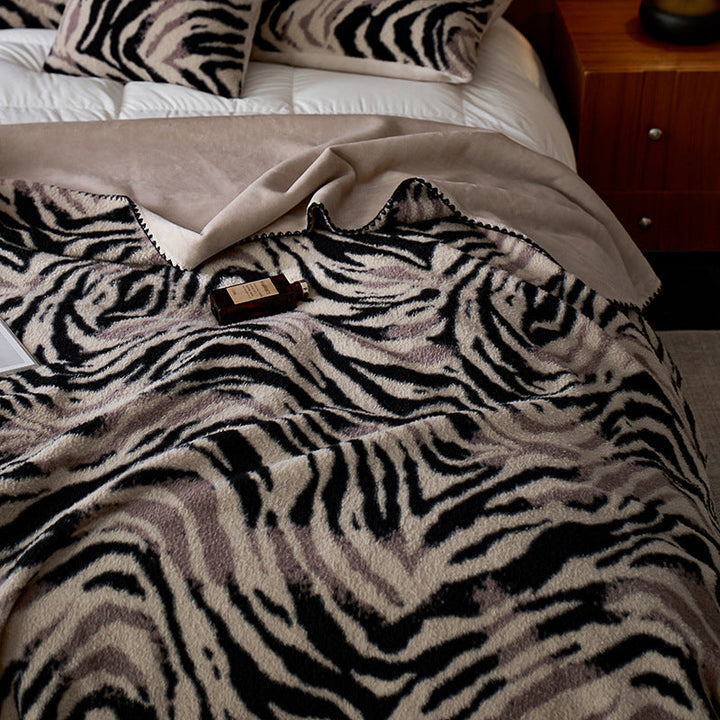 Decorative Flannel Bedspread Kalsten