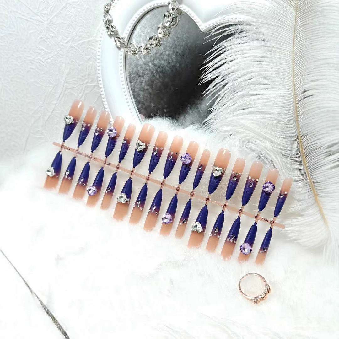 Artificial nails with elegant glitter design and 3D rhinestone accents Kalsten