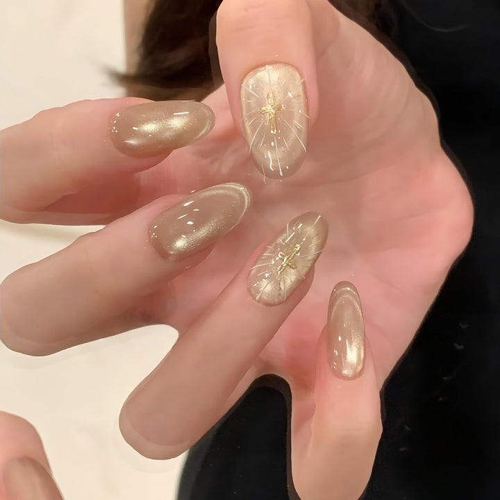 High-gloss artificial nails with filigree accents Kalsten